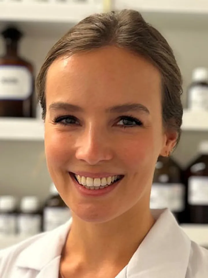 Porträt von Mag. pharm. Annika Ellmerer